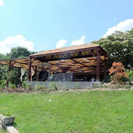 Sea Garden Apartment *