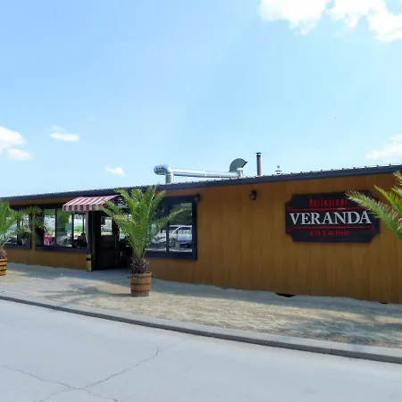 Sea Garden Apartment *